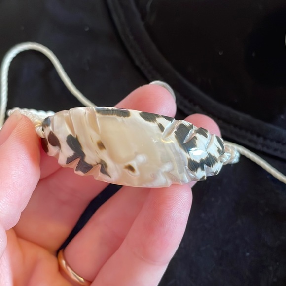 Adjustable shell bracelet - Picture 2 of 4